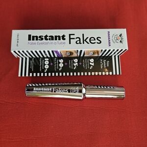 Mascara: False Eyelashes In A Tube, Black Mascara for Lengthened Lashes